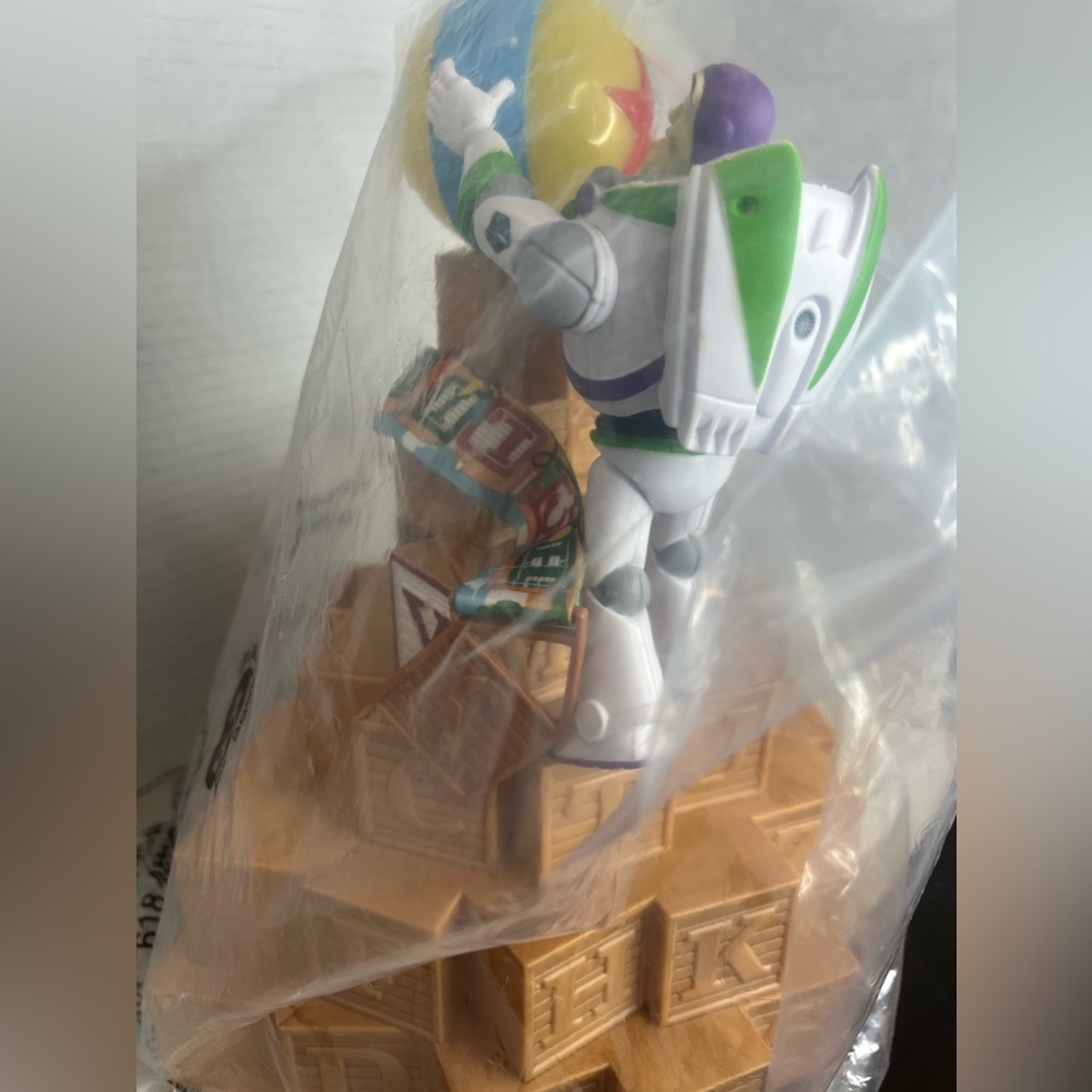 Disney’s Popcorn Bucket Toy Story - Happy Holidays - Picture 4 of 8